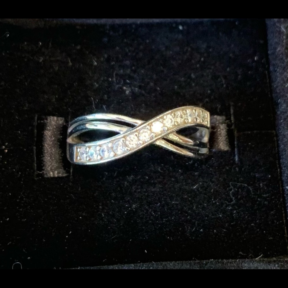 Stylish Infinity 925 Sterling Silver Ring